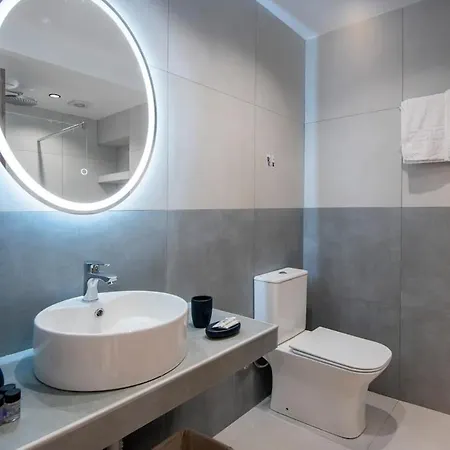 Dorothea #2 With Garden View *