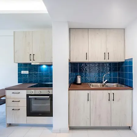 Dorothea #2 With Garden View