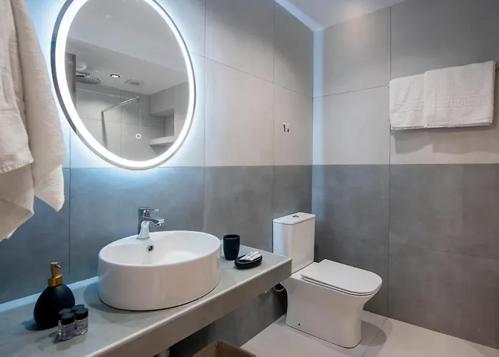 Dorothea #2 With Garden View *