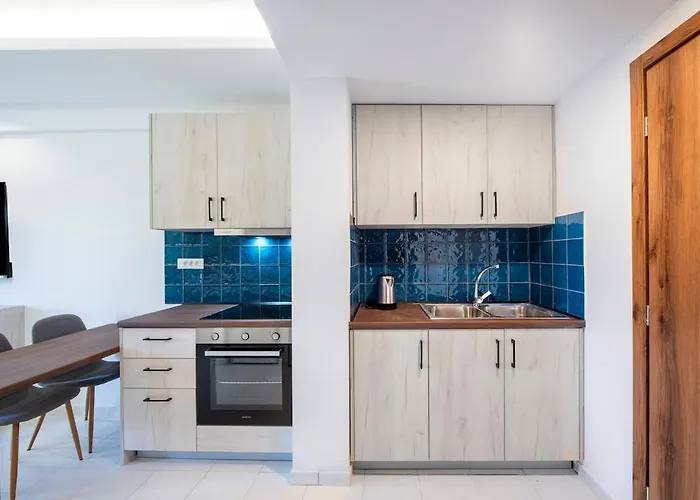 Dorothea #2 With Garden View